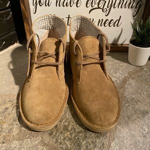 Clark’s Classic Desert Boots - Beige Suede